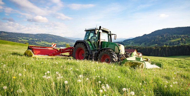 Трактор фендт с косилками