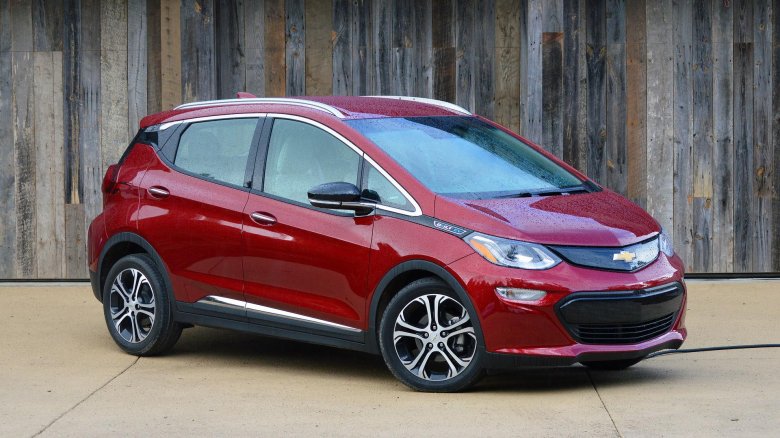 Chevrolet bolt электромобиль