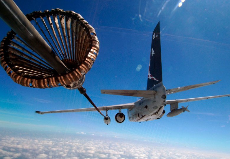 Дозаправка самолета в воздухе