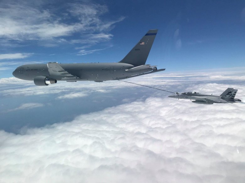 Самолет-заправщик kc-46 pegasus