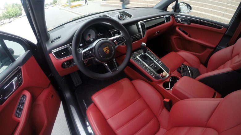 Порше макан салон