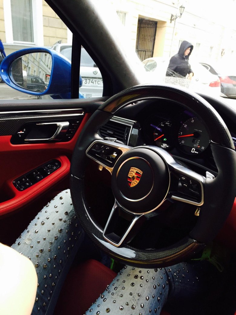 Porsche macan красный салон