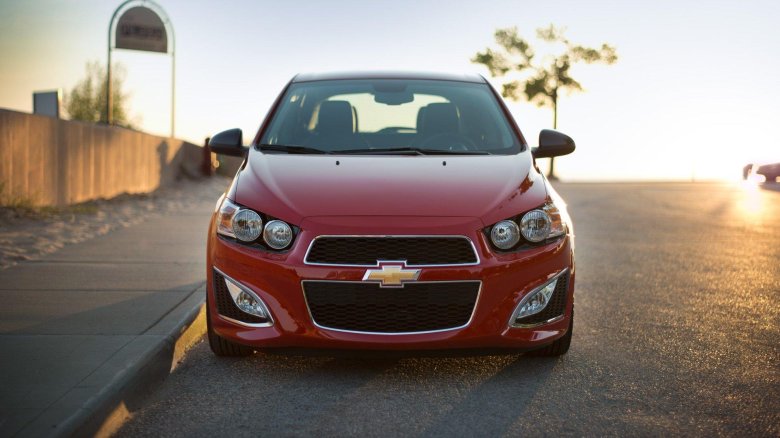 Шевроле авео т300 красная