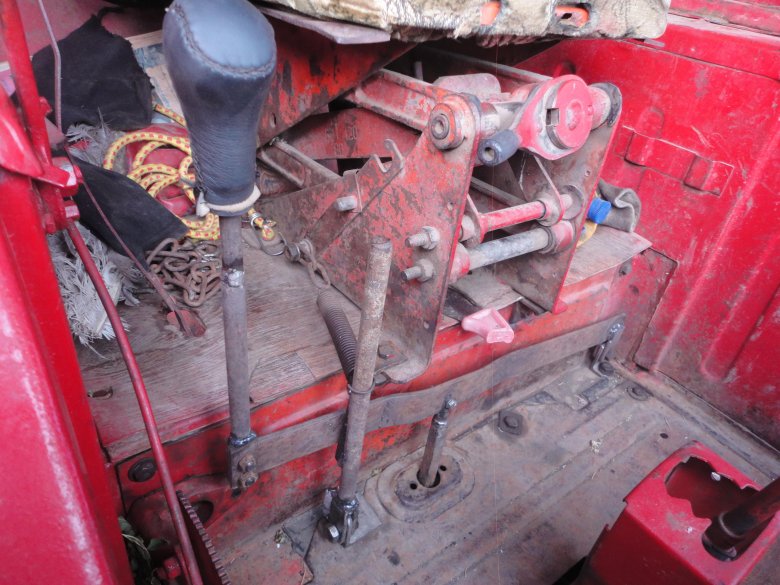 Крепление кабины трактора т-25