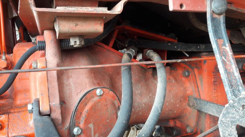 Дополнительный бак для гидросистемы трактора т25