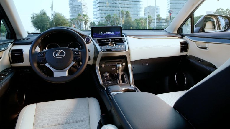 Lexus nx 200 салон