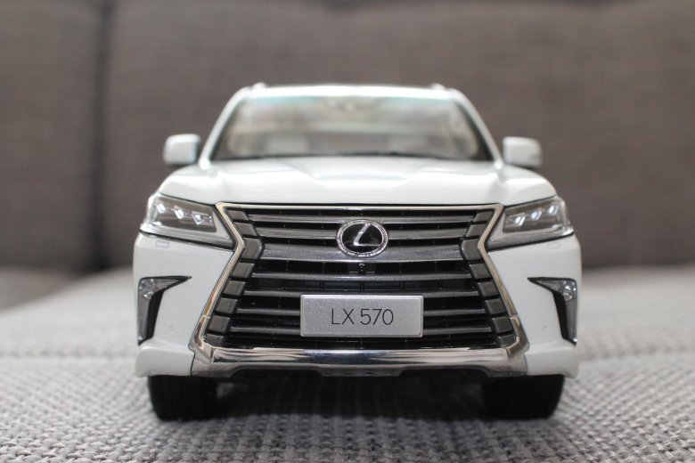 Lexus lx 570 1:43