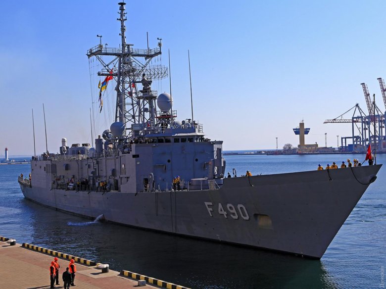 Корабль фрегат