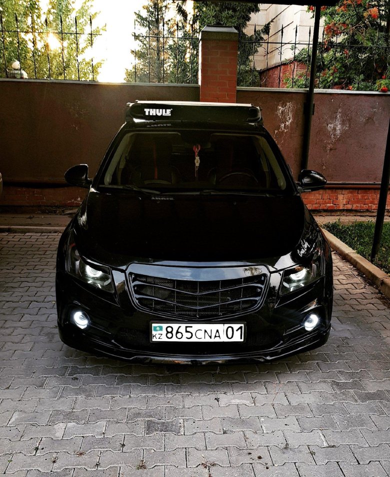 Шевроле круз хэтчбек черный