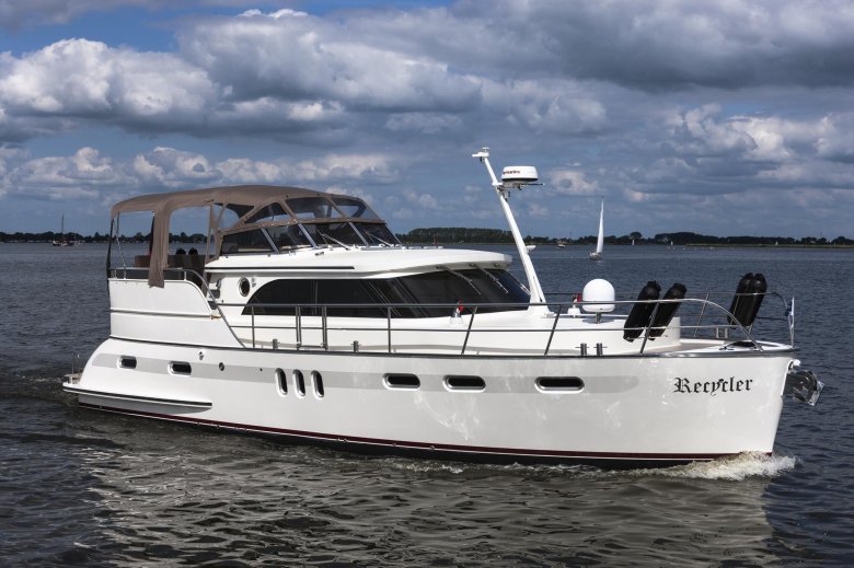 Моторный катер