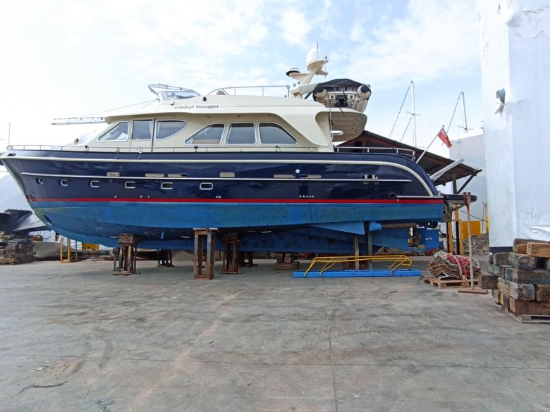 Моторная яхта