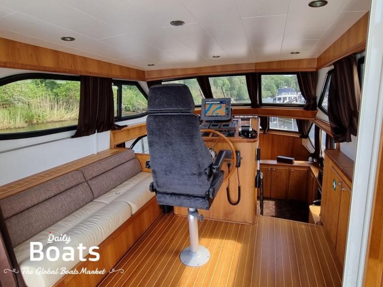 Моторная яхта