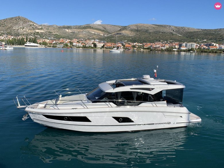 Яхта prestige 520