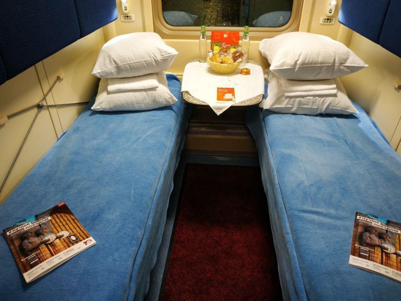 Фирменный поезд карелия 018а