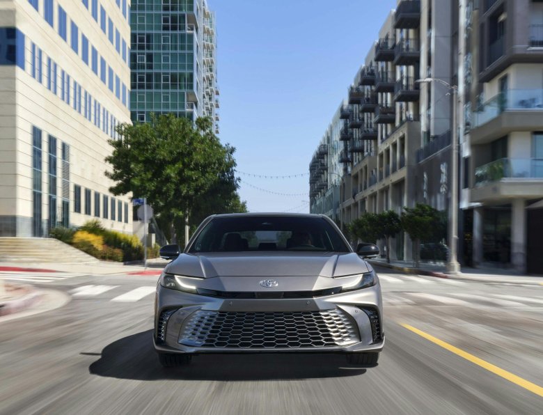 Новая тойота камри 2025