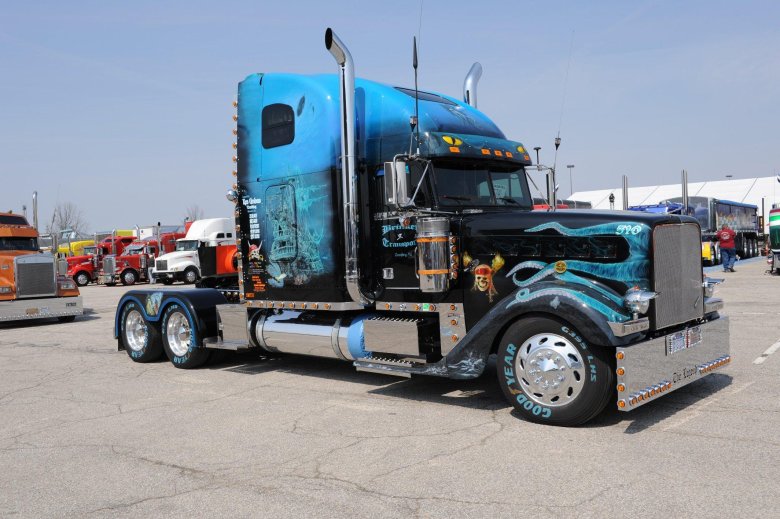 Грузовик трак фредлайнер