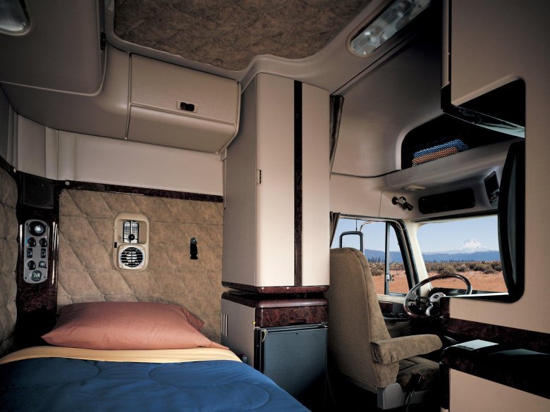 Американский грузовик фредлайнер салон