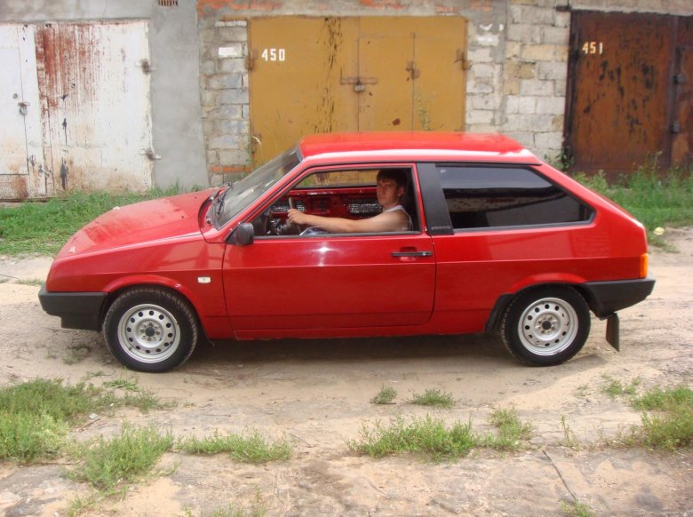 Красная ваз 2109