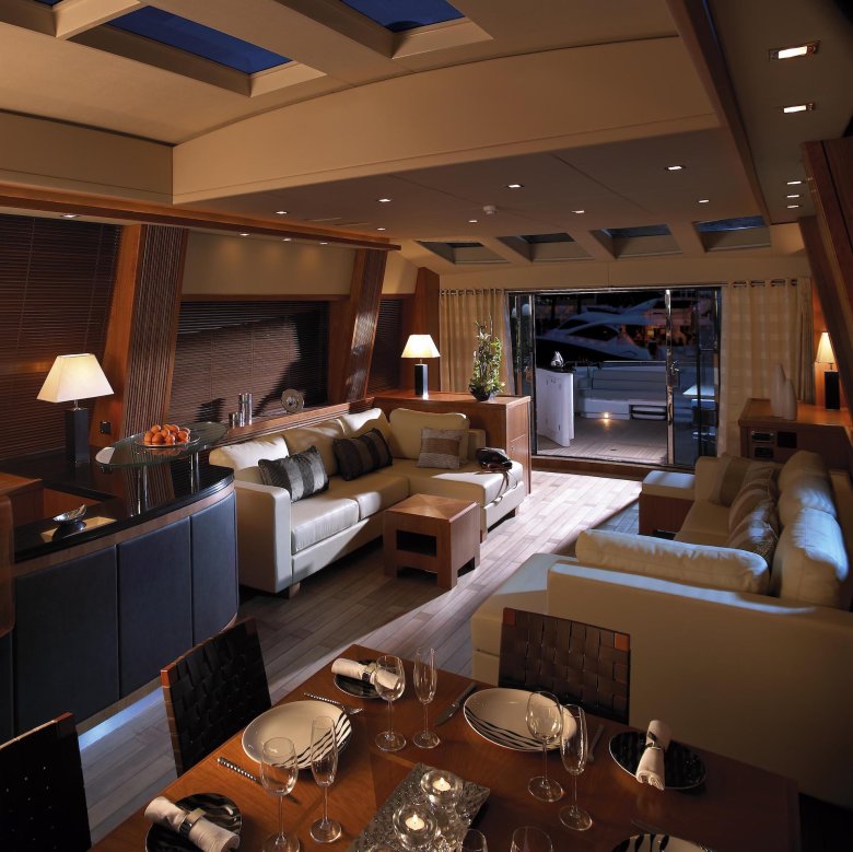 Яхта казино рояль