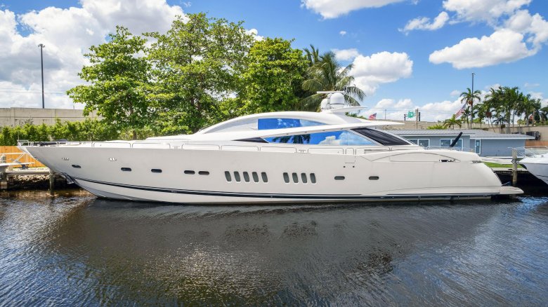 Ferretti yachts pershing 140