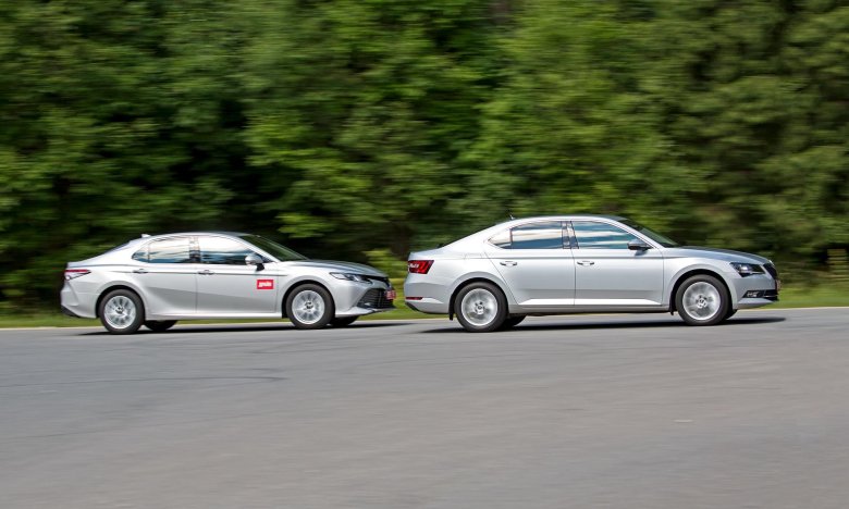 Шкода суперб и тойота камри