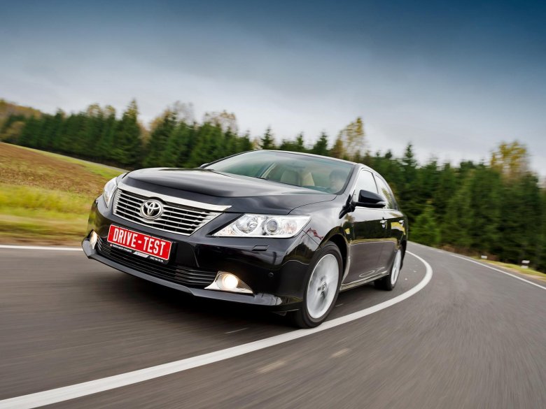 Машина тойота камри