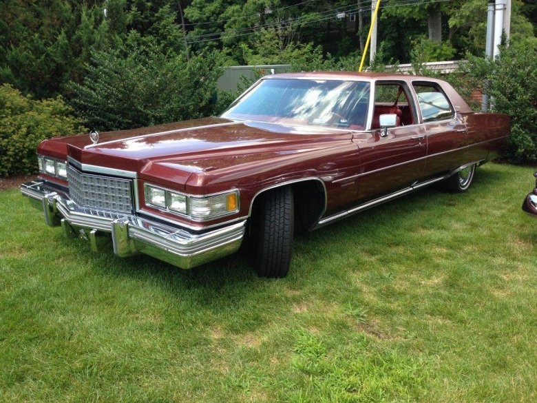 Cadillac fleetwood brougham 1976