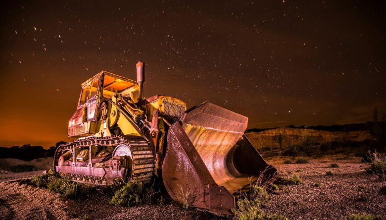 Бульдозер большой