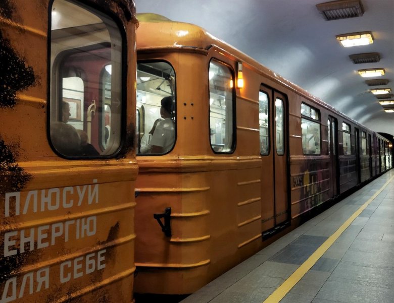 Поезда метро