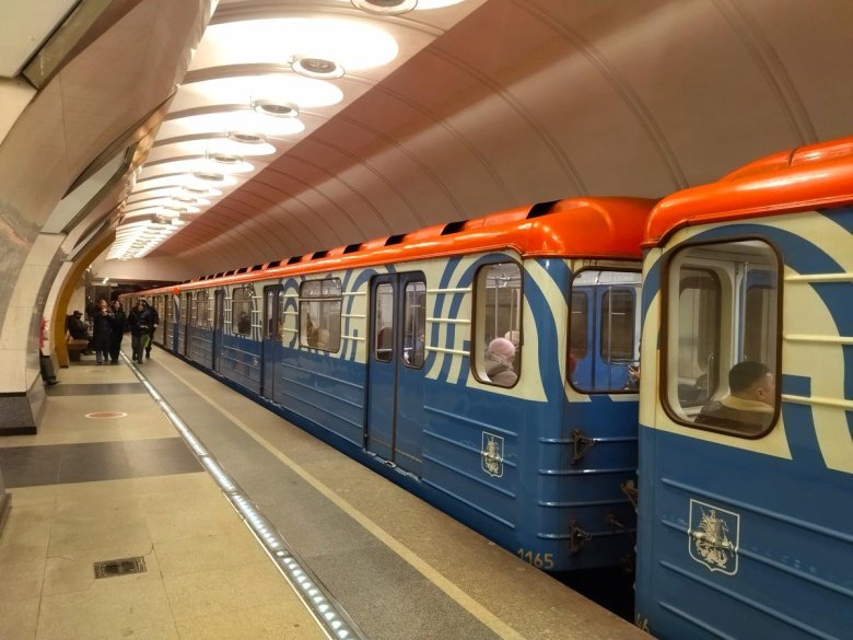 Метро вагон