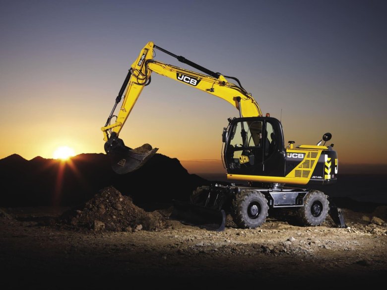 Колесный полноповоротный экскаватор