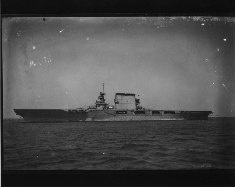 Корабль авианосец