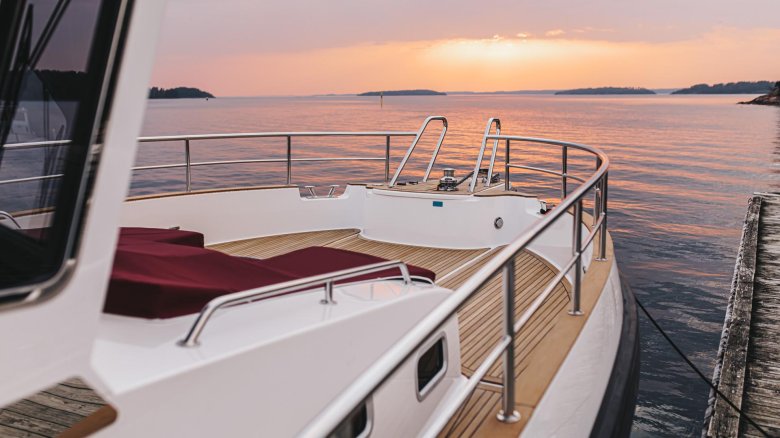 Моторная яхта