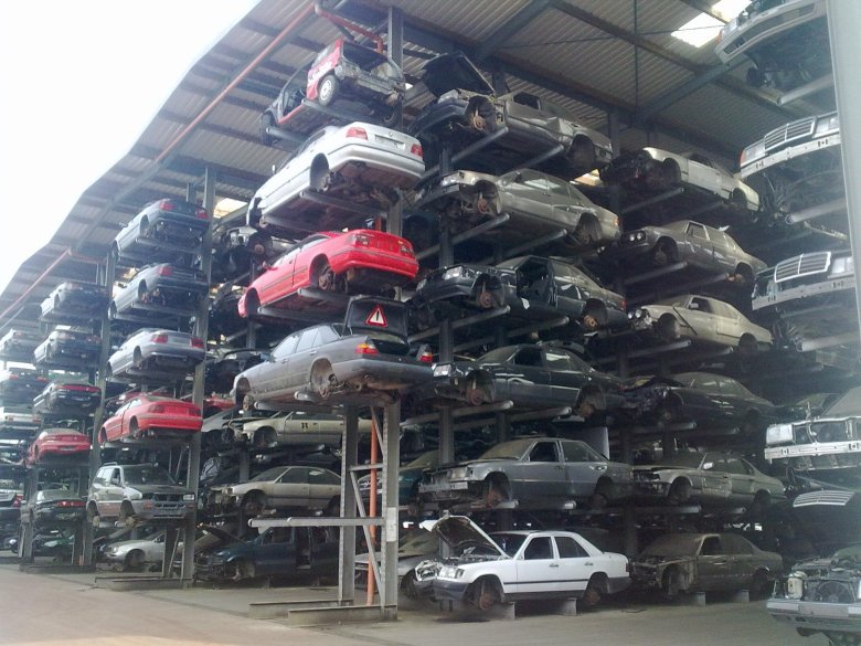 Склад запчастей для автомобилей