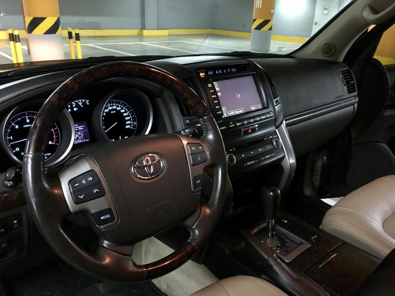 Тойота ленд крузер 200 салон