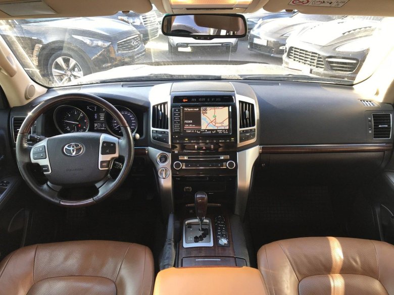 Toyota land cruiser 200 2014