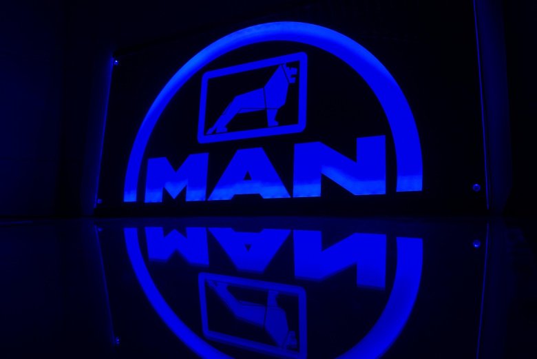 Светодиодная табличка ман