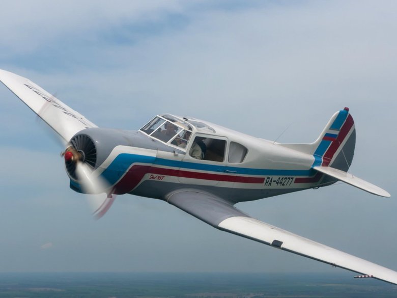 Самолет як 18