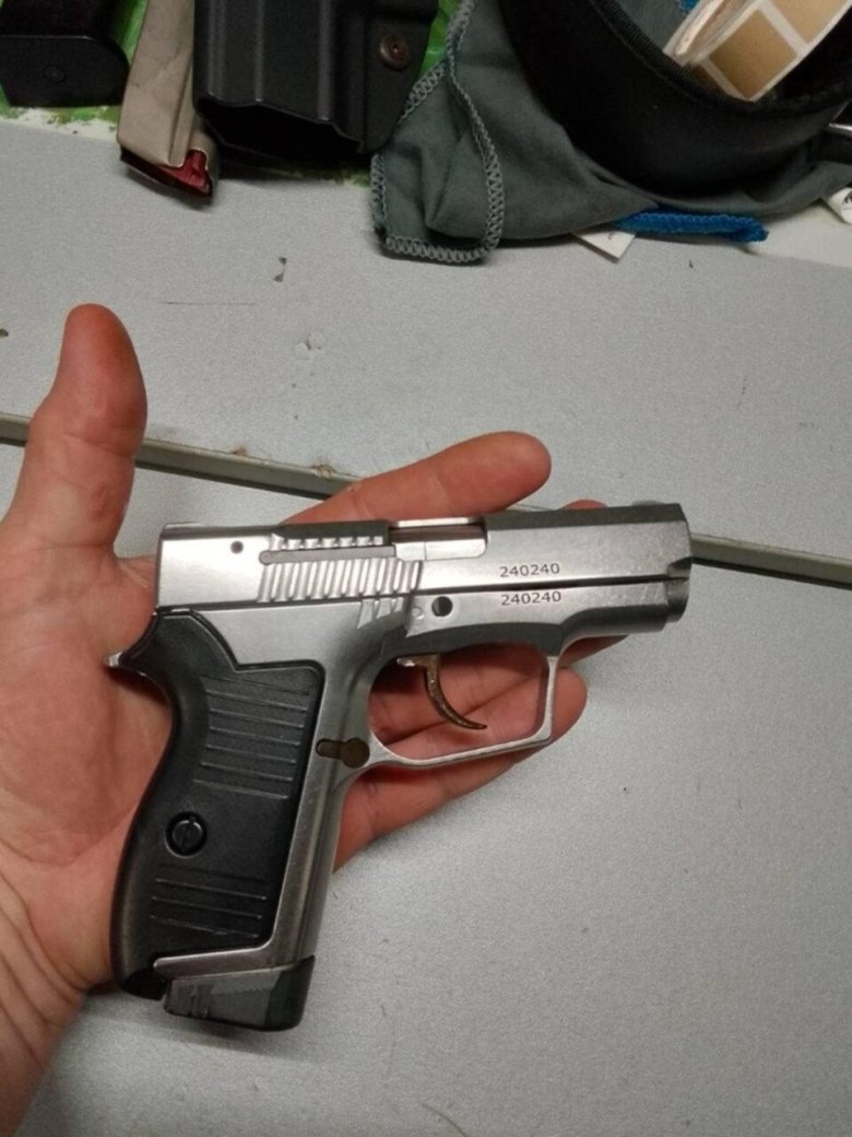 Оружие пистолет