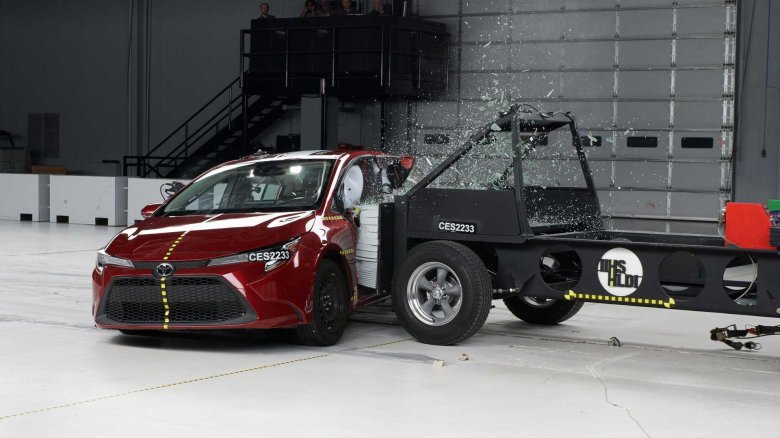 Toyota corolla crash test 2010