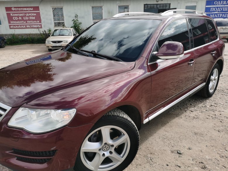 Фольксваген туарег красный