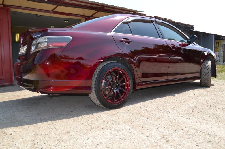 Тойота камри красная