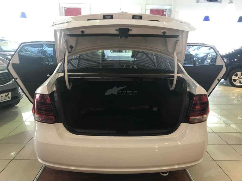 Skoda rapid седан багажник