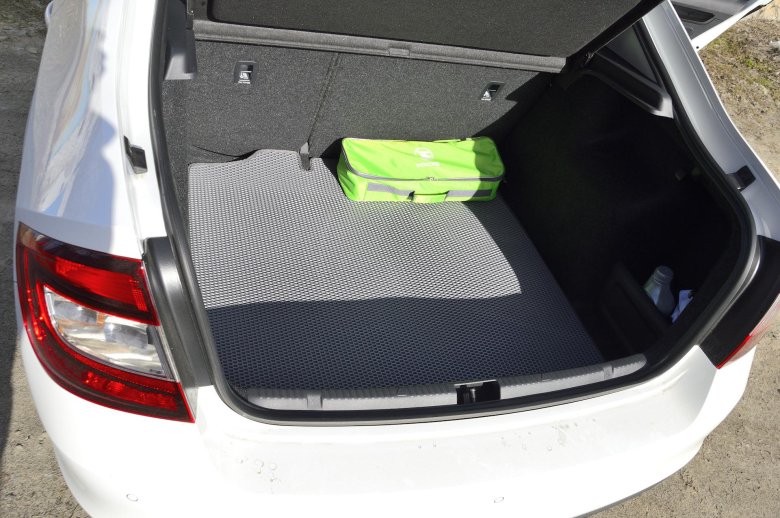 Шкода рапид багажное отделение