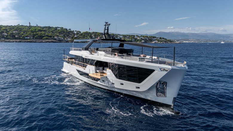 Яхта absolute navetta 58