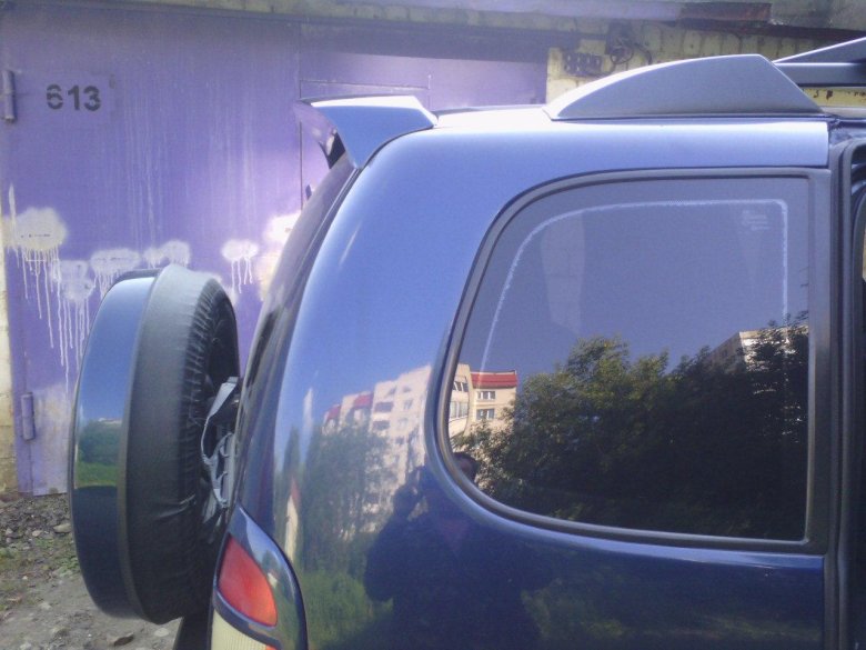 Спойлер - дефлектор нива тревел