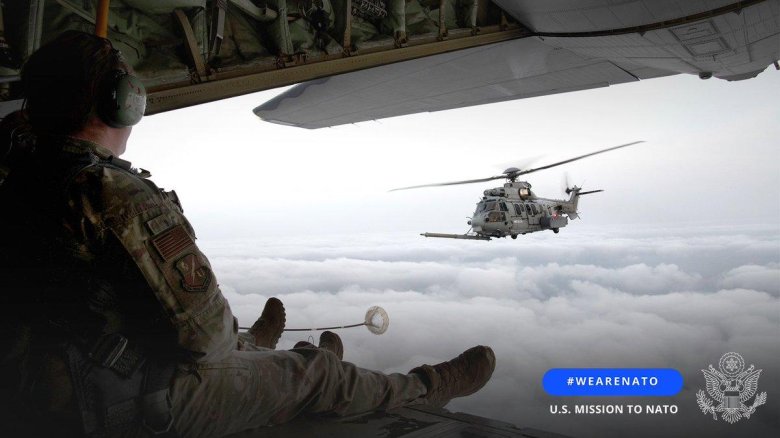 Вертолет черный