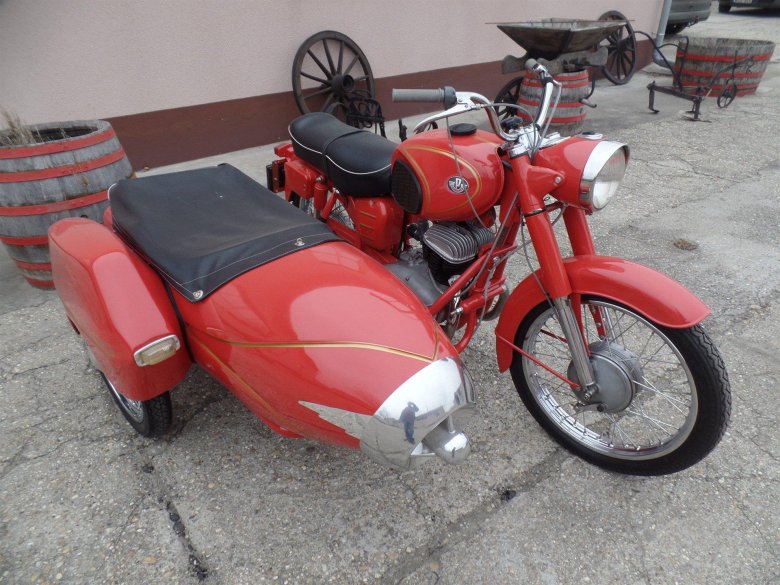 Мотоцикл паннония с коляской