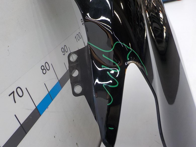 Крыло переднее