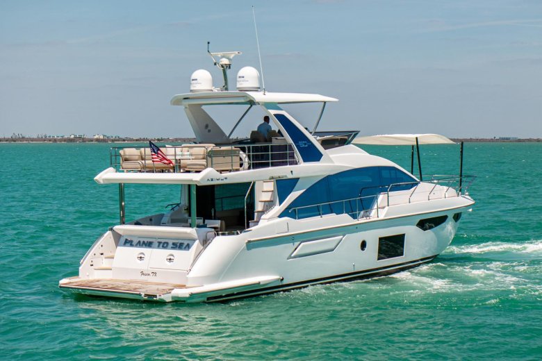 Моторная яхта